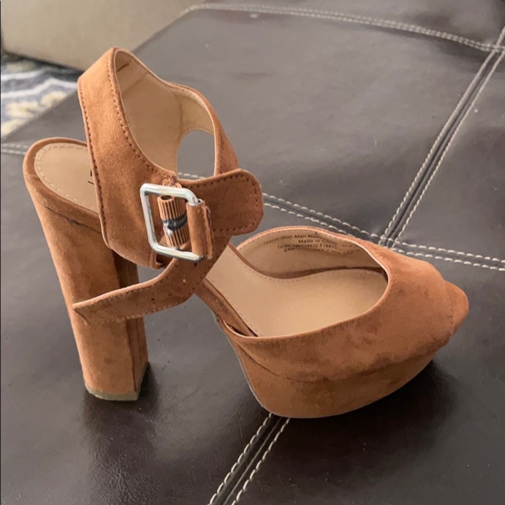 Mossimo Heels - Picture 2 of 3